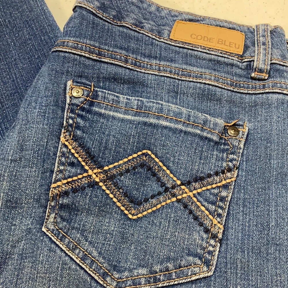 Code Bleu Denim Capris - Picture 2 of 8